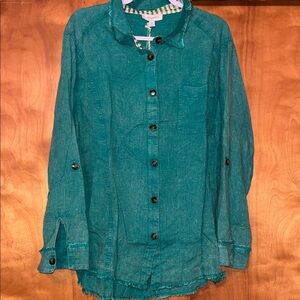Umgee pretty green distressed button top